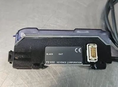 KEYENCE FS-V22RP OPTIC SENSOR NSMP. 3C-16