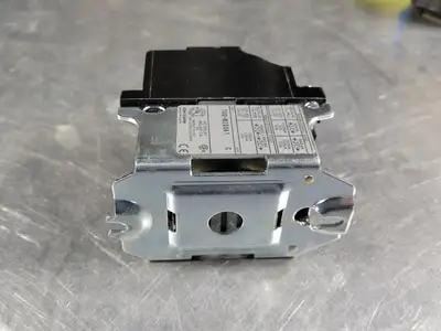 NEW ALLEN-BRADLEY 700-N200A1