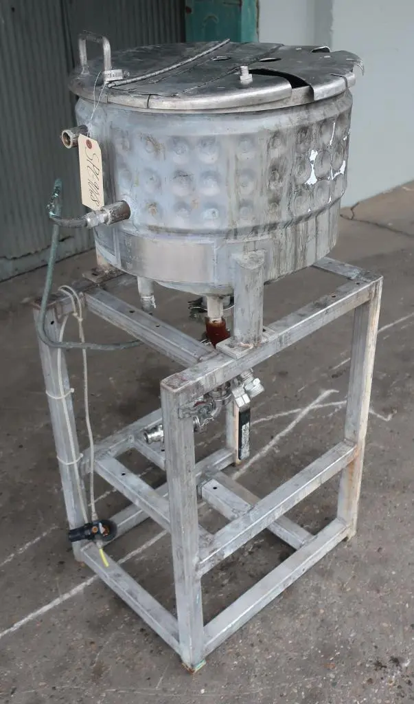 SPC9068  Tank 14 gallon vertical tank, Stainless Steel, 90 PSI @330 degrees F jacket, conical