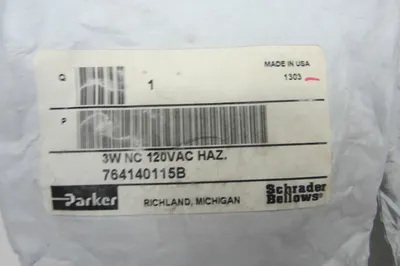 NEW PARKER 764140115B 3 WAY VALVE