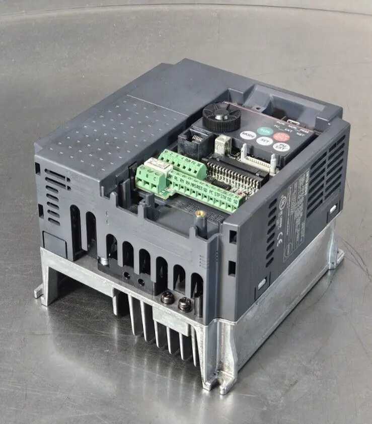 Mitsubishi FR-E740-026-NA Inverter 2.6 A 3 PH 380-480V (BIN632)