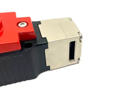 USED EUCHNER SAFETY SWITCH AUXILIARY RELEASE M23