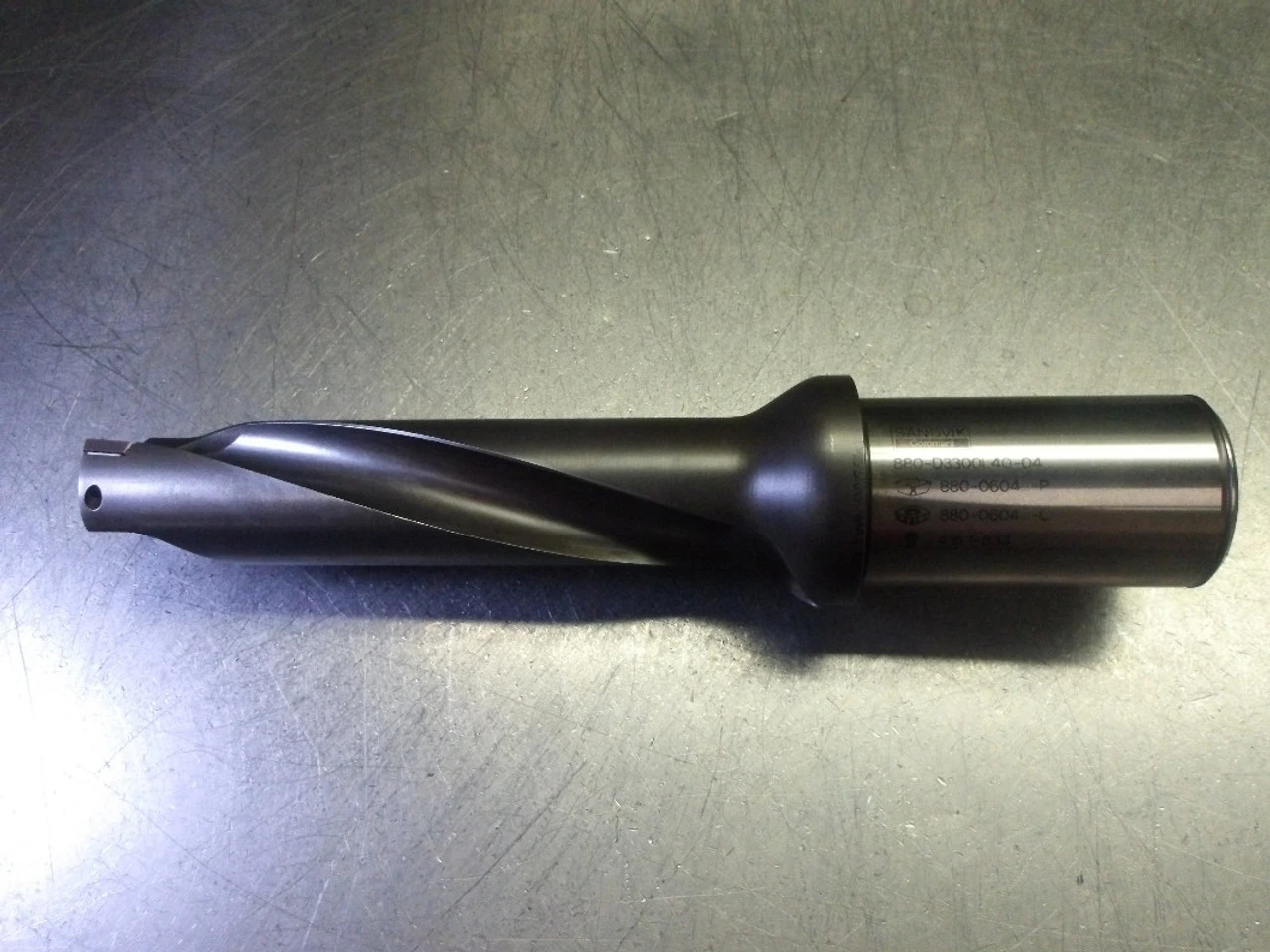 Sandvik 33mm Coolant Thru Indexable Drill 40mm Shank 880-D3300L40-04 (LOC2052B)