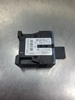Siemens 3RT20152BB42 SIRIUS Contactor w/3RT29161BB00. 4C48