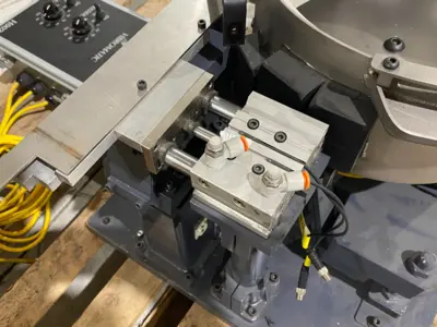 USED VIBROMATIC 12" VIBRATING BOWL FEEDER W/ H002 FEEDER/INCLINE CONTROLLER