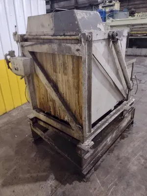 33" x 39" x 51"  HYDRAULIC CELL BIN PARTS DUMPER: YOBRO #25026