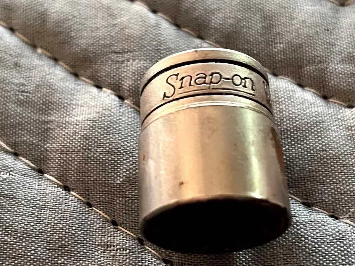 Snap-On F221 3/8" Drive 12-Point SAE 11/16" Flank Drive Shallow Socket