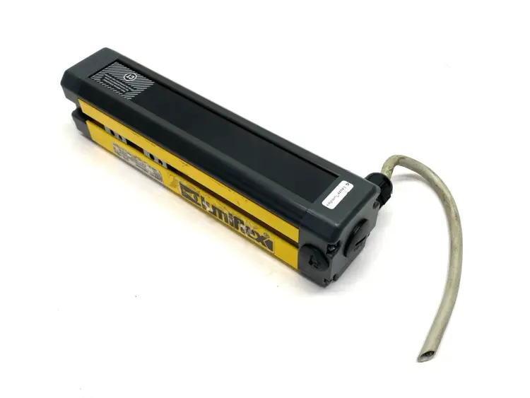 Used Leuze Safety Light Curtain Compact Transmitter, 14mm Resolution 563101 Light Curtains & Grids Michigan US | Maverick Industrial Sales #1475345