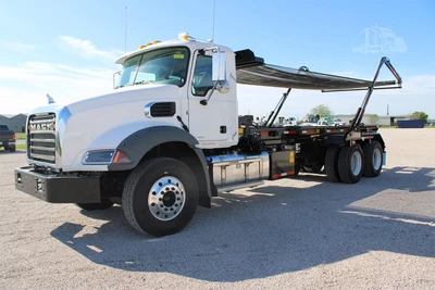 New | in-Stock 2025 MACK GRANITE 64BR Rolloff Trucks Texas US | Roll Off Truck World #1491919