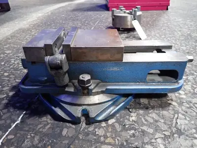 USED KURT MFG. D675