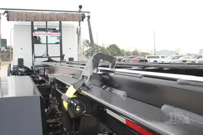 New | in-Stock 2027 PETERBILT 548 Rolloff Trucks Texas US | Roll Off Truck World #1492000