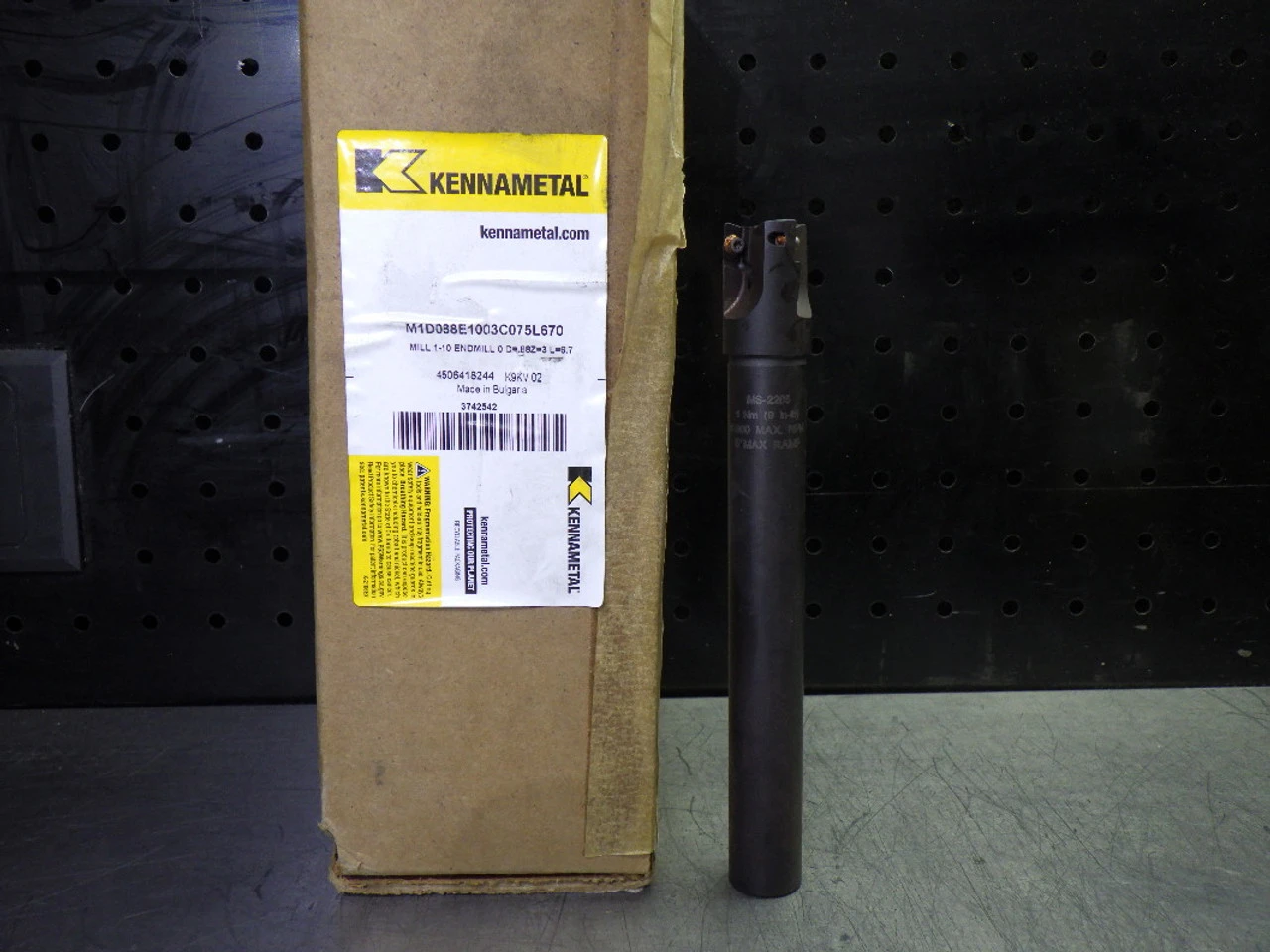 Kennametal 7/8" 3 Flute Coolant Thru Endmill M1D088E1003C075L670 (LOC1709)