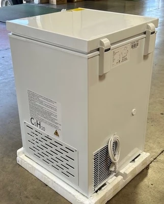 171-0392 22" Solid Top Self Contained Ultra Low Temperature Chest Freezer