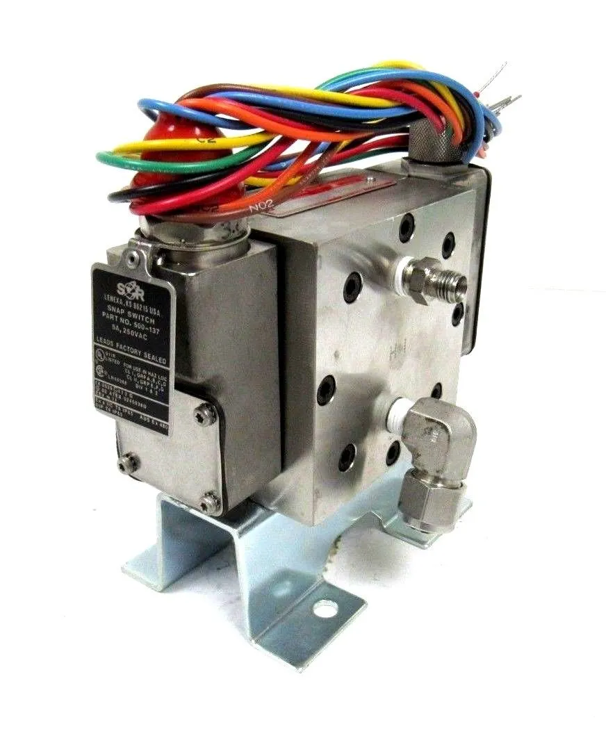 NEW SOR 103AD-EG212-N4-C1A DIFFERENTIAL PRESSURE SWITCH 500-137 103ADEG212N4C1A