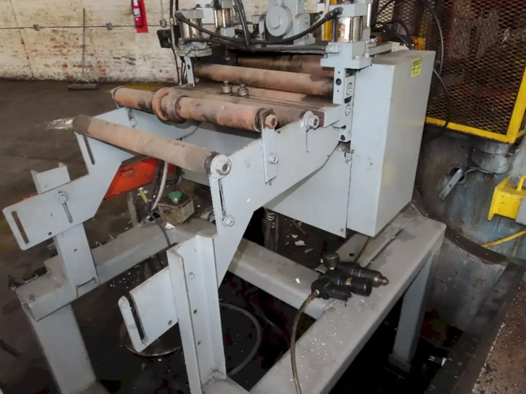 24"' WADDINGTON PRESS ROOM EQUIPMENT SERVO FEEDER: YOBRO #24884
