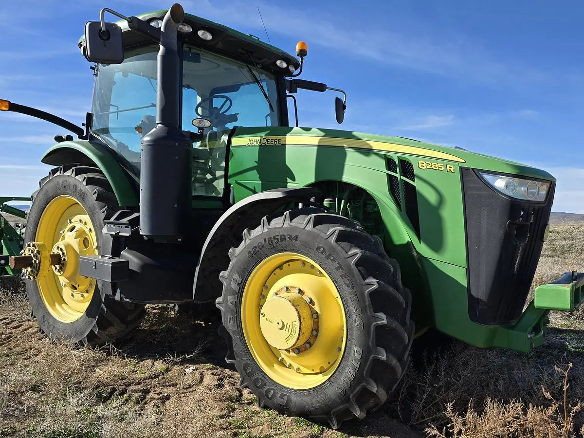 USED 2011 JOHN DEERE 8285R