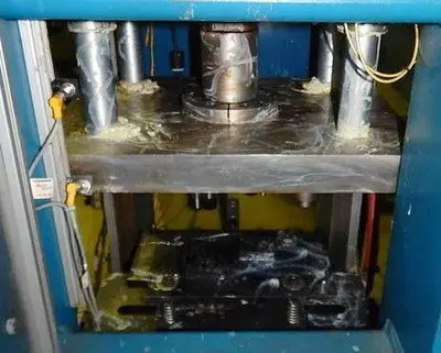 90 Ton FARGER & JOOSTEN MULTIPOWER Air/Oil Press