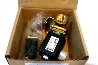 NEW BURKERT 92704990 SOLENOID VALVE NPT1/2