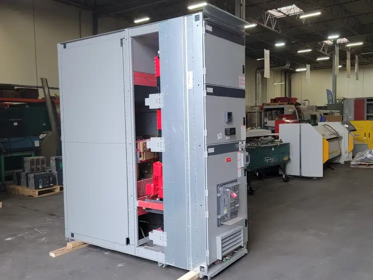 Used SQUARE D POWER-ZONE 4 Switchgears British Columbia CA | Lenmark #239370