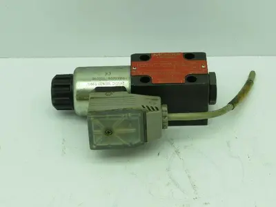 Moog X820-21PA-001N01 Hydraulic Valve 24V