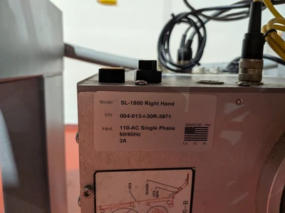 Universal Top and Bottom Label Applicator with Top-and-Bottom Transport Conveyor