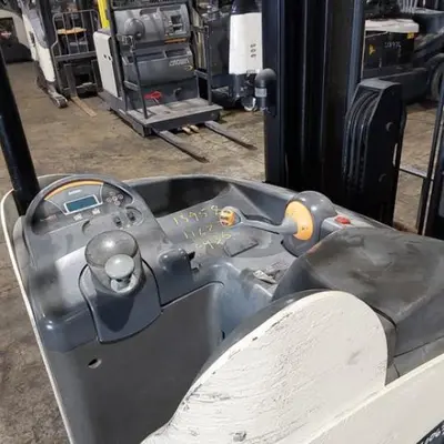 USED 2018 CROWN RR5725-45