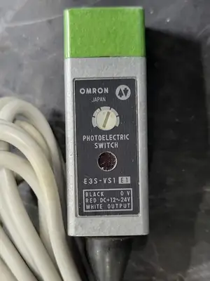 USED OMRON E3S-VS1-E1