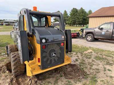 Used 2015 JOHN DEERE 326E WITH 1,162 HOURS Skid Steer Loaders Michigan US | Miedema Asset Management Group #1424758