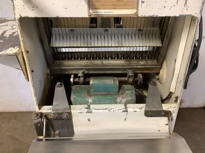 152-0546 Oliver 797 Bread Slicer