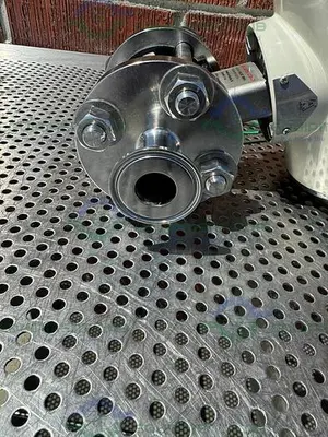 USED YOKOGAWA ADMAG CA202SN MAGNETIC FLOWMETER W/ 1" SANITARY FITTING