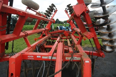 Used KUHN KRAUSE 8200-25W Tandem Discs Pennsylvania US | Zimmerman Farm Service #1409920