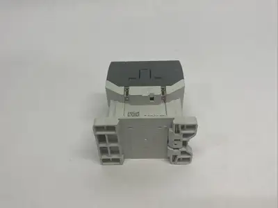 Used ABB 3-Phase Contactor 3-Pole 1SBL123001R8110 CRACKED BOTTOM PLC Contactors Michigan US | Maverick Industrial Sales #1392677
