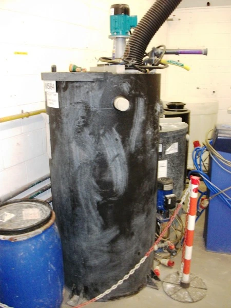 500L Black Polypropylene Vertical Enclosed Mixing Tank 0.18 kW