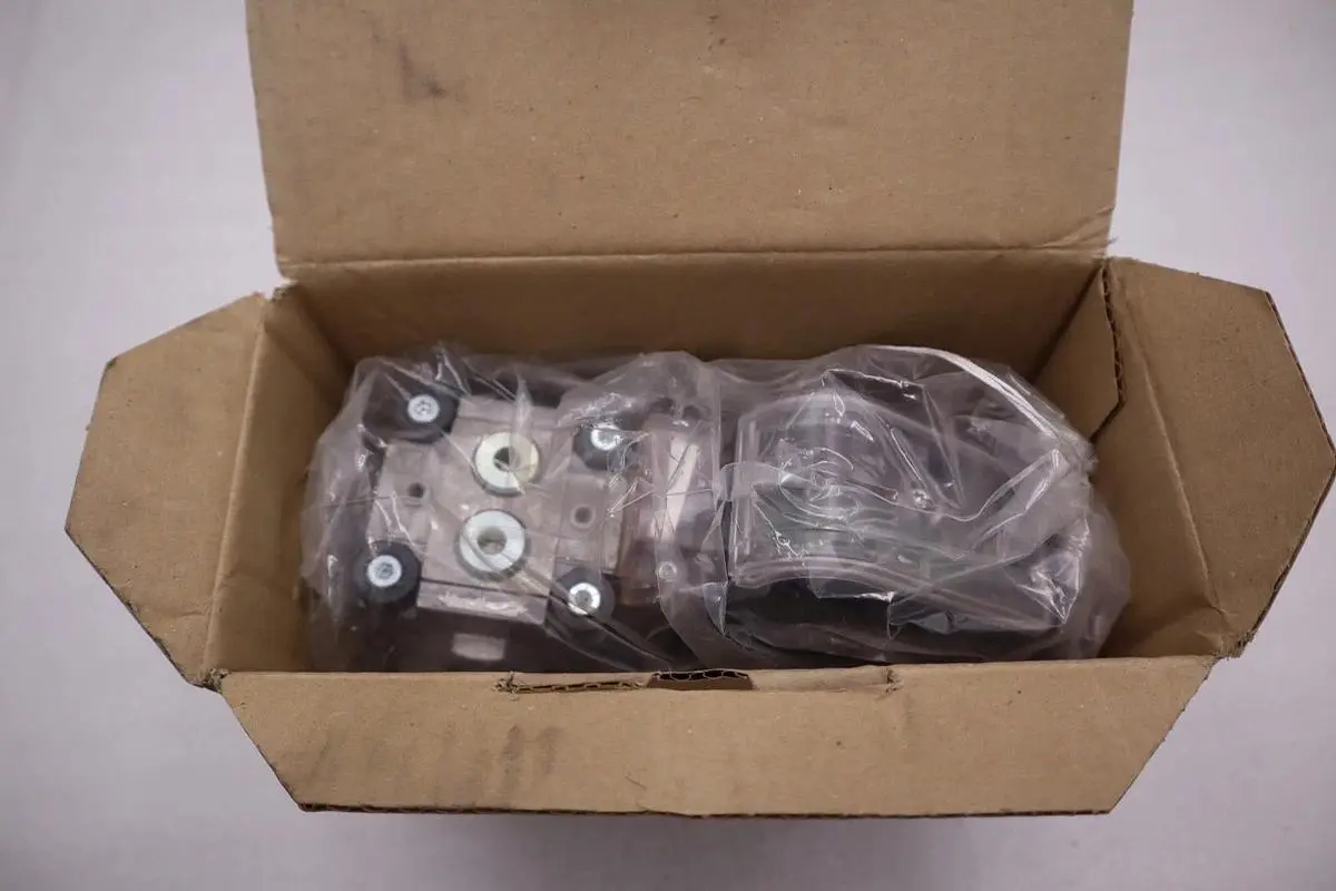 Kromschroder VAS115R/NQSR , GAS SOLENOID VALVE 88000100 NEW IN BOX STOCK H393