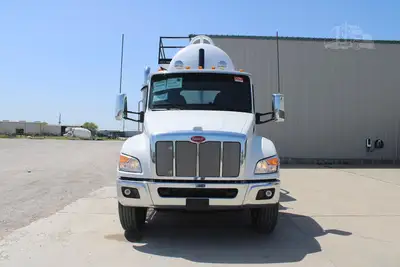 New | in-Stock 2027 PETERBILT 548 Vacuum Truck Texas US | Roll Off Truck World #1492027