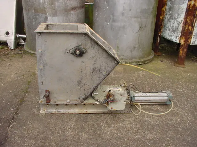 Simon Powder Diverter 300Mm Sq. S/S