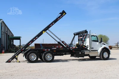 New | in-Stock 2027 PETERBILT 548 Rolloff Trucks Texas US | Roll Off Truck World #1492015