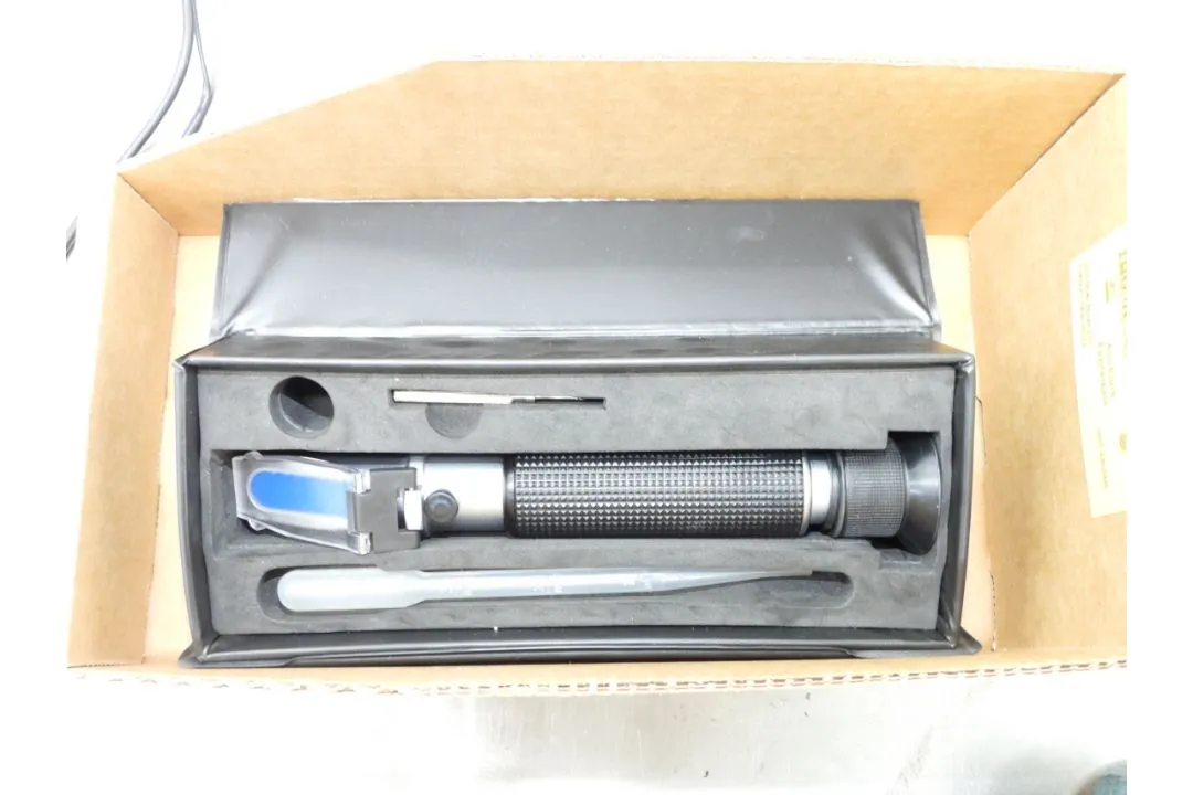Used _UNKNOWN_ _UNKNOWN_ Refractometers Michigan US | Thompson Auctioneers #1520888