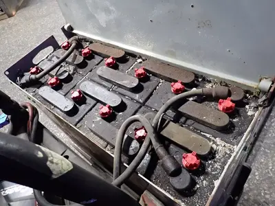 USED THE RAYMOND CORPORATION 8410