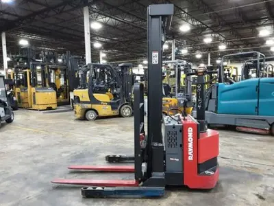 USED 2025 RAYMOND RSS40