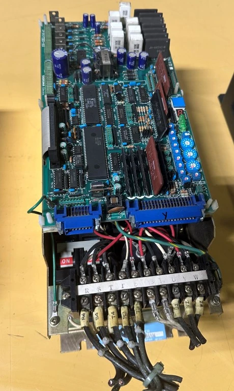 YASKAWA CACR SERVO DRIVE