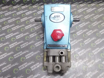 Cat Pumps 331 4 Frame Piston Pump 4gpm 15.1lpm 2100 Cracked Oil Cap Used