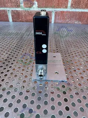 USED BROOKS INSTRUMENT 5850 TR MASS FLOW METER 300 SCCM MODEL 5850TRGE0D2D2