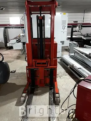 USED RAYMOND MODEL 810 USED ELECTRIC REACH FORKLIFT