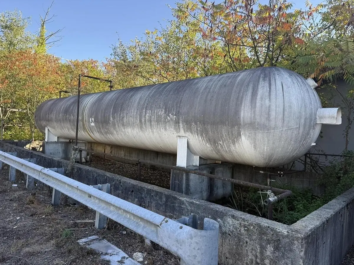 12,000 GALLON EAST FABRICATORS HORIZONTAL AMMONIA TANK