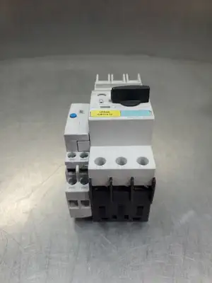 USED Siemens 3RV1021-4BA10 Circuit Breaker w/3RV1921-1M Trip Module