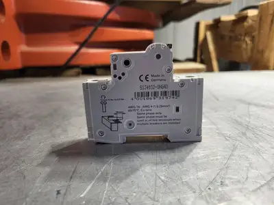 NEW SIEMENS 5SJ4102-8HG40