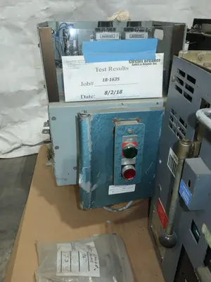 LOT OF 3 CIRCUIT BREAKERS