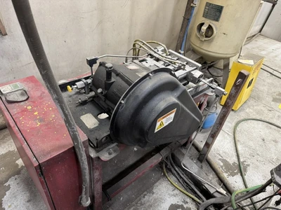 USED 2011 OMAX MAXIEM 2040