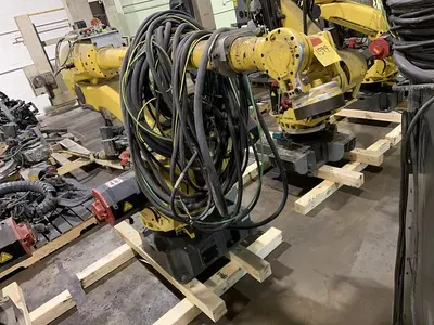 Used 2002 FANUC S-500IB Robots Michigan US | Aucto #1332260